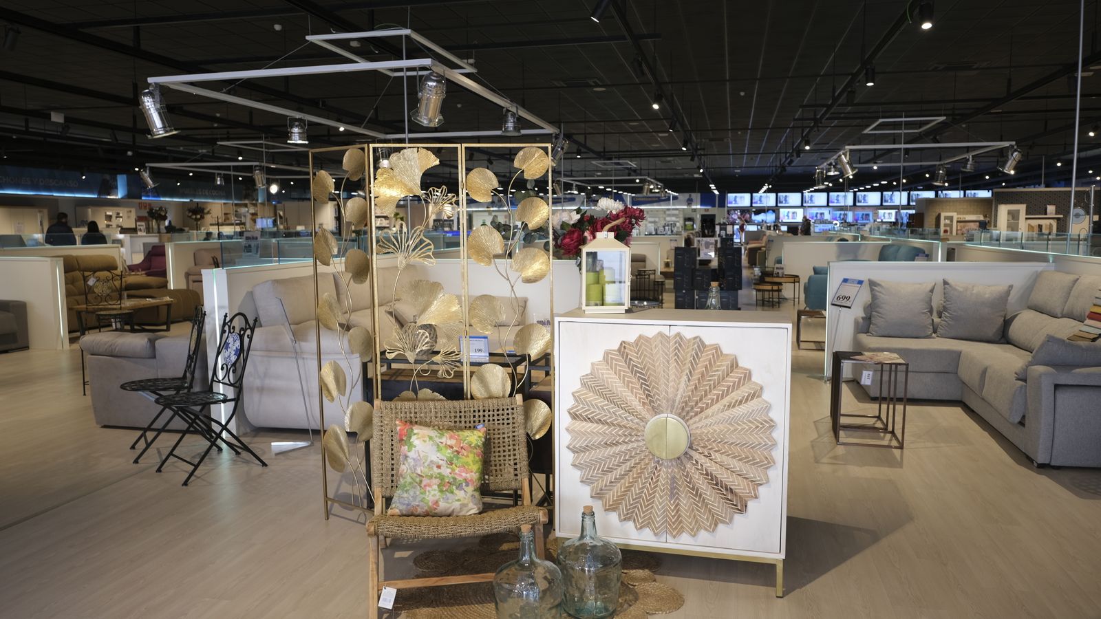 La tienda ha sufrido una profunda renovación para ofrecer un nuevo concepto.