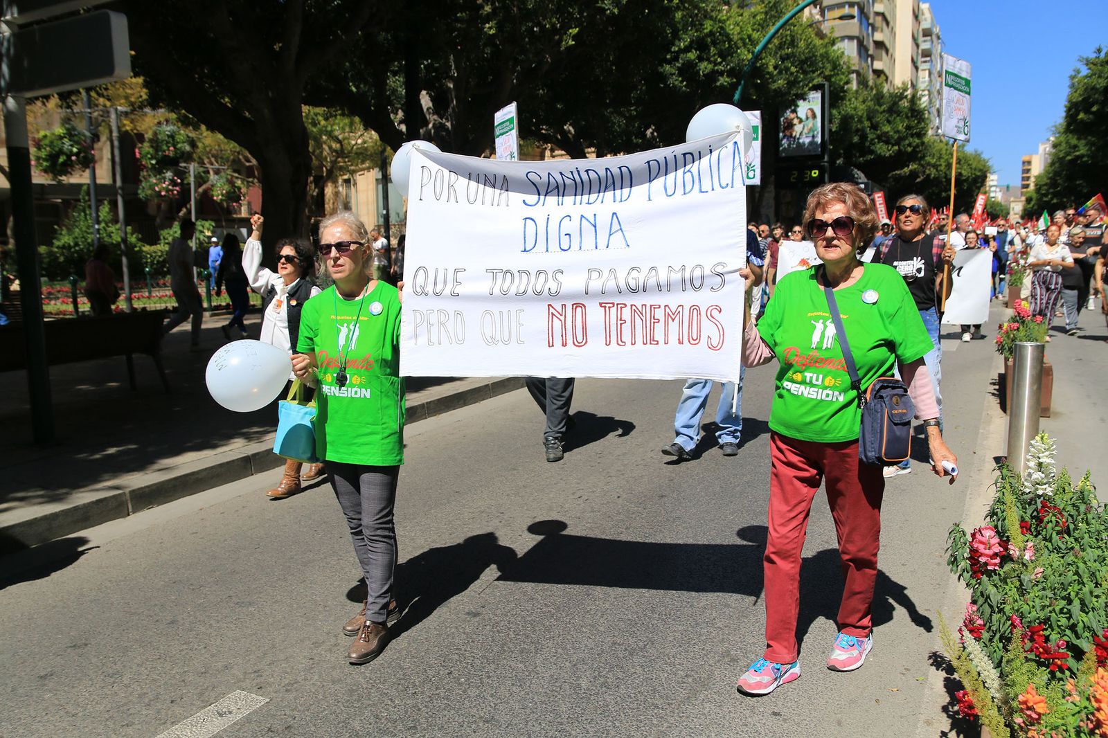 Los sanitarios de Almería se manifiestan contra la mala salud de la sanidad andaluza