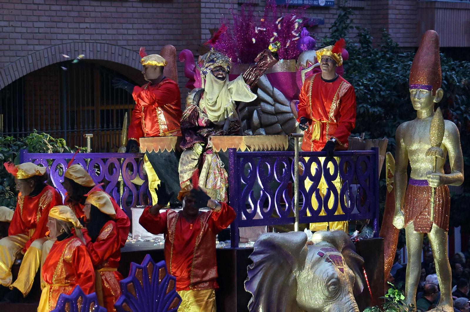 Imágenes de la Cabalgata de los Reyes Magos en Huelva