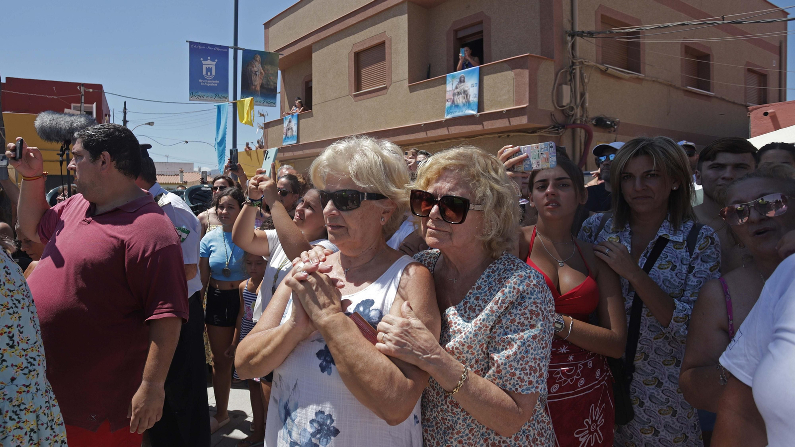 Vecinos en El Rinconcillo esperan para venerar a la Virgen de La Palma Vecinos en El Rinconcillo esperan para venerar a la Virgen de La Palma