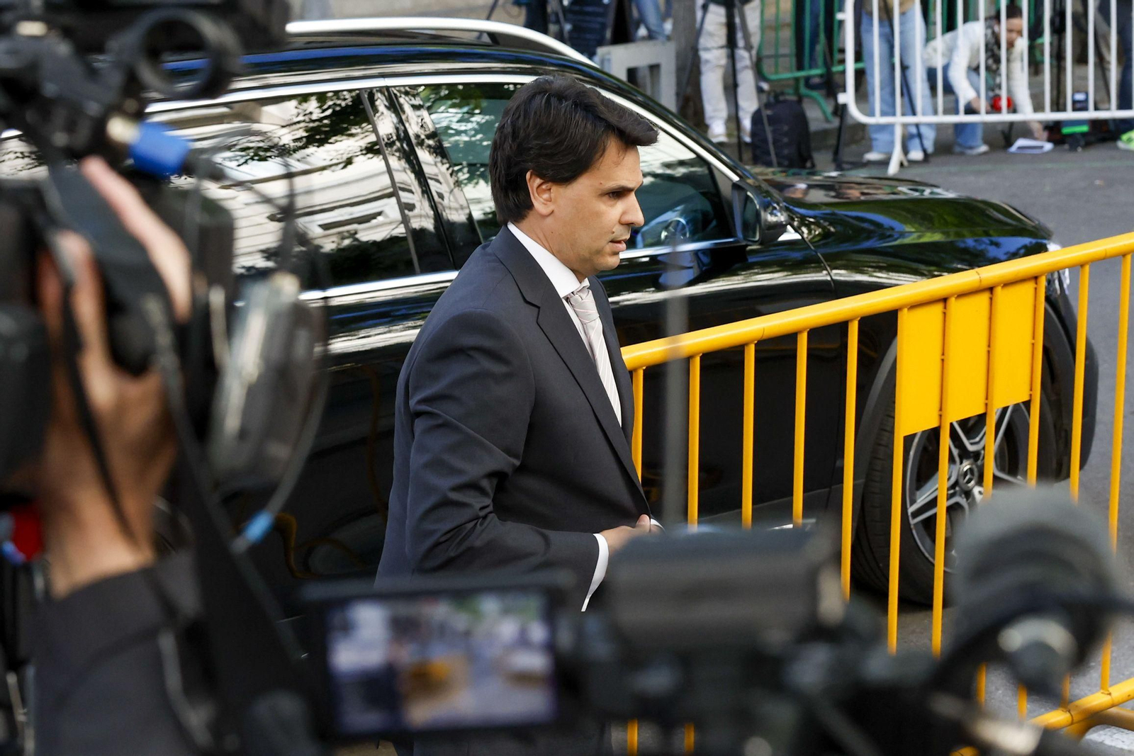 La juez confirma el procesamiento del novio de Ayuso al ver "claros indicios" de fraude fiscal.