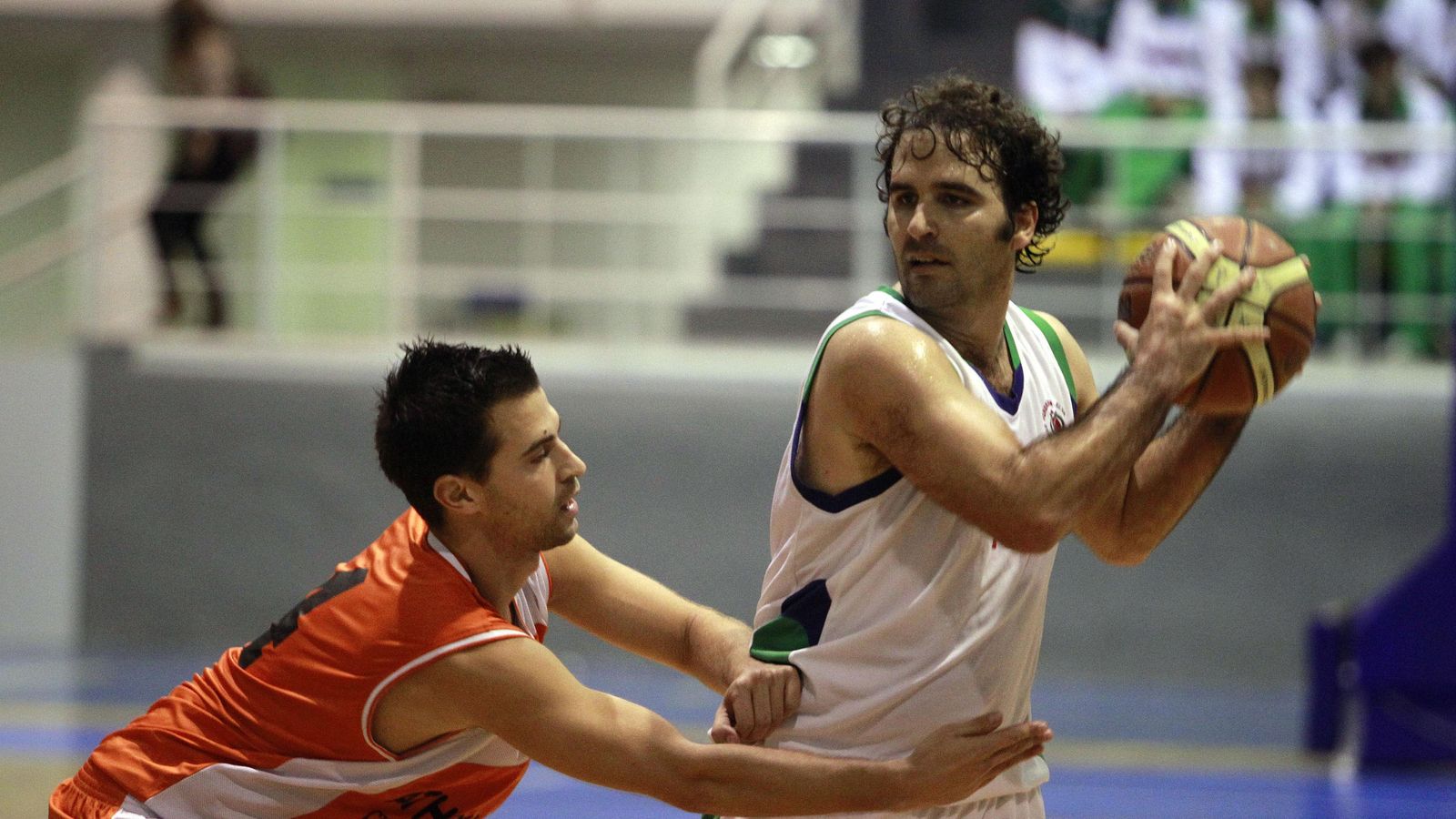 El primer partido en casa, en el Pabellón Veleta, ante el Churriana.