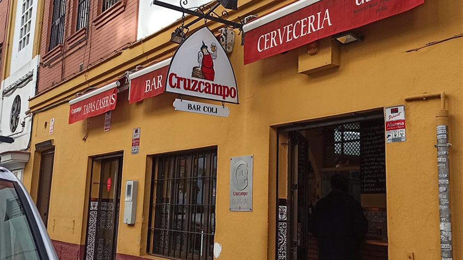 El exterior del Coli, uno de los bares más reconocidos del barrio de Nervión