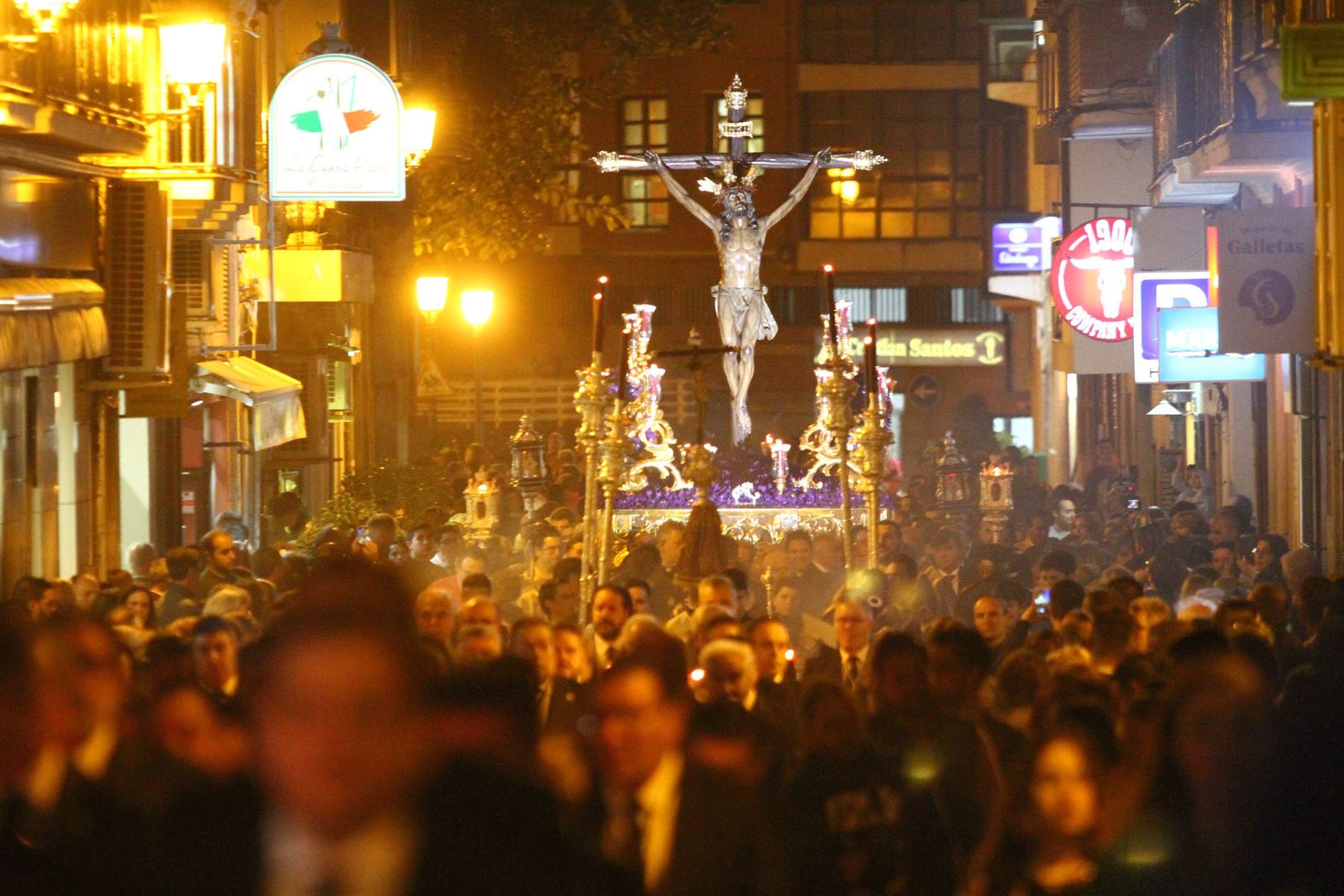 El Cristo de la Expiración preside el Vía Crucis del Consejo de Hermandades