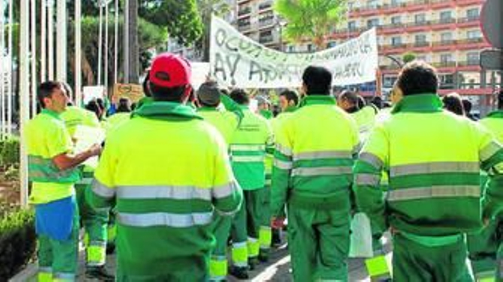 Movilización de trabajadores de Urbaser, en noviembre del pasado año, en las calles de Huelva.