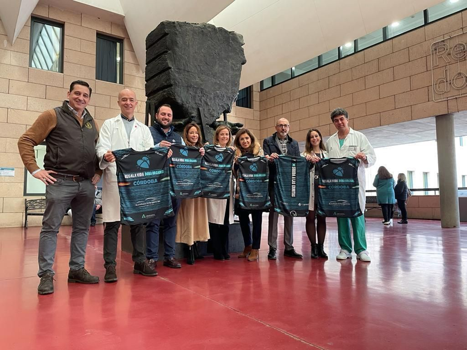 Presentación de las camisetas de la Subida a las Ermitas por la donación. Presentación de las camisetas de la Subida a las Ermitas por la donación.