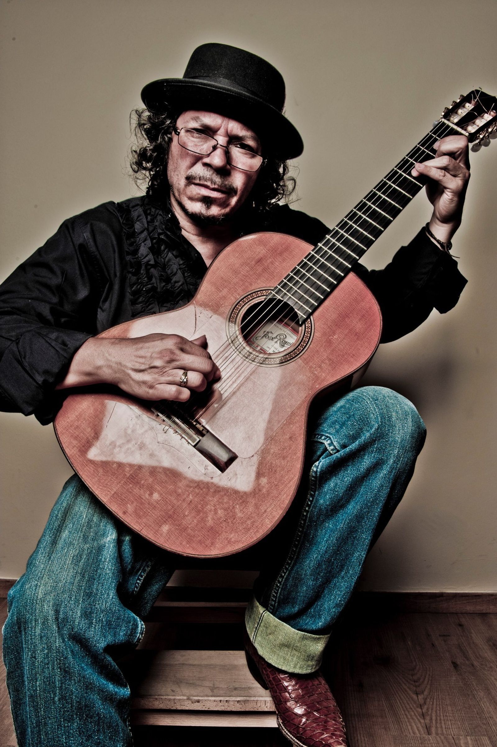 Raimundo Amador actúa este viernes en Casares.