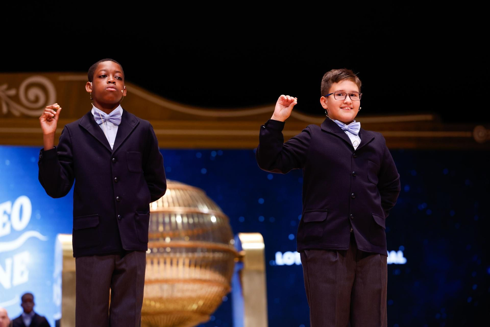 Las imágenes del comienzo del Sorteo Extraordinario de Navidad en el Teatro Real