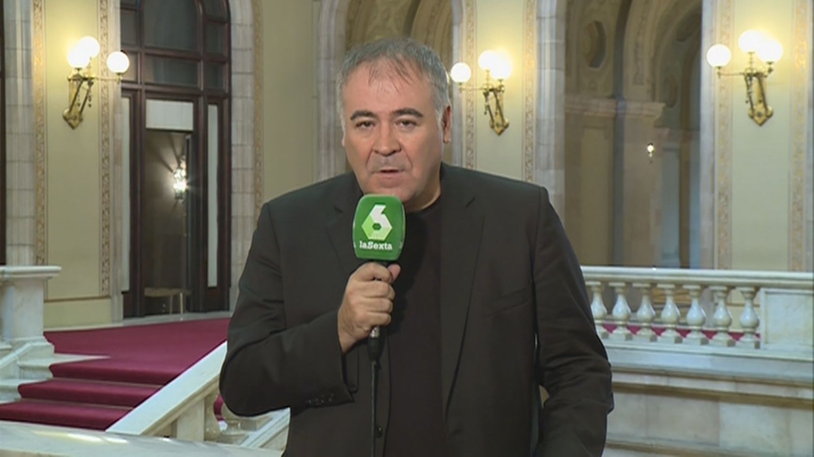 Antonio García Ferreras en el interior del Parlament.