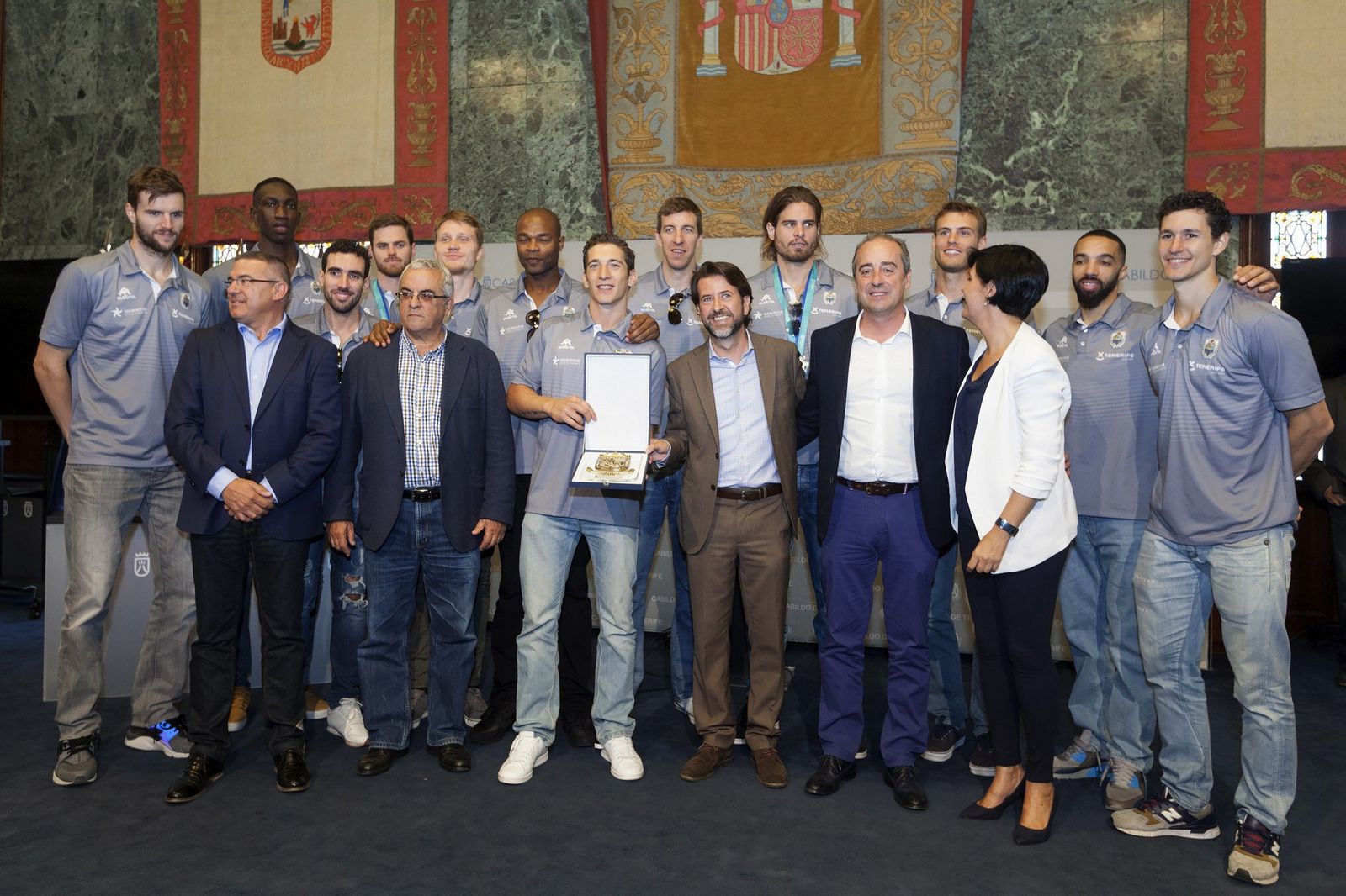 Tenerife aún vibra con su título europeoUn Alavés de gala para la final de CopaUn miércoles de Champions... y UEFA