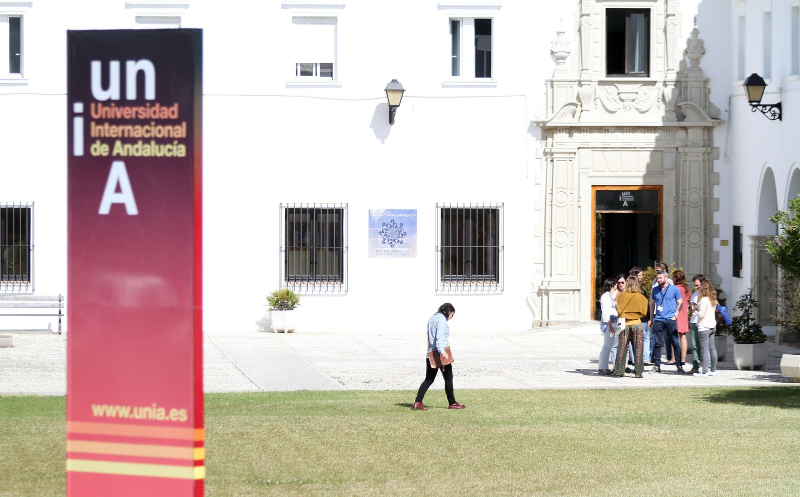 Acceso de la sede de la Universidad Internacional de Andalucía.