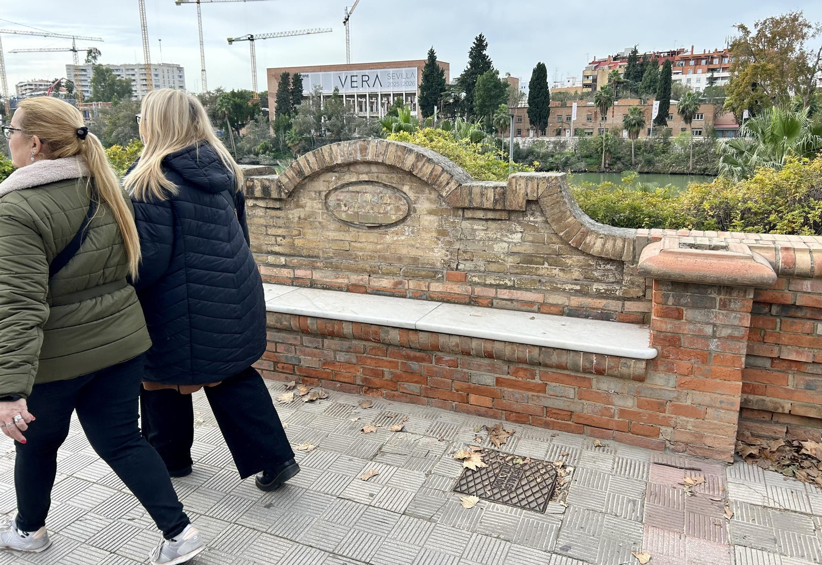 Abandono en los bancos del Paseo de las Delicias
