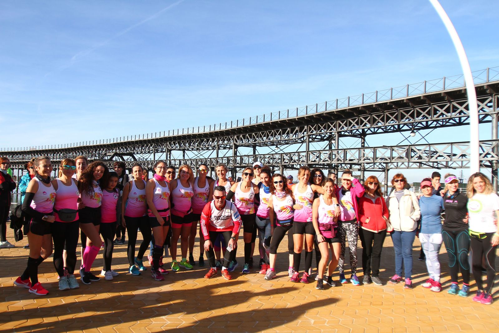 Cientos de personas rinden homenaje a Laura Luelmo en una carrera en Huelva.