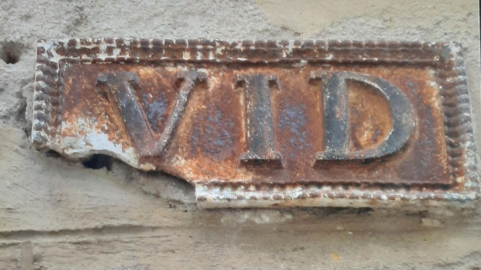 9.- El desaparecido rótulo de la calle Vid.