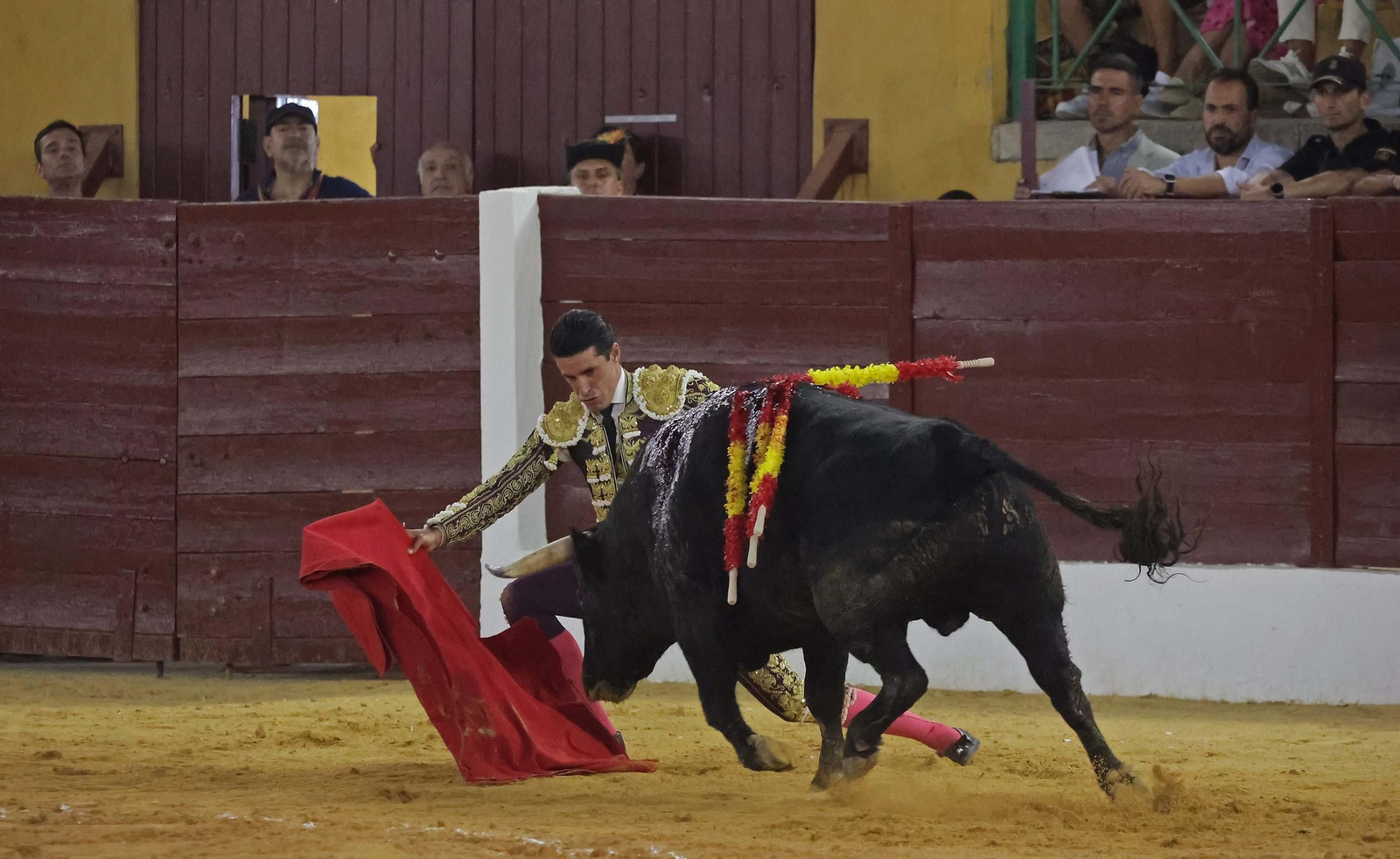 Fotos de la corrida del viernes de la Feria de La Línea: Morante de la Puebla, Talavante y David de Miranda Fotos de la corrida del viernes de la Feria de La Línea: Morante de la Puebla, Talavante y David de Miranda