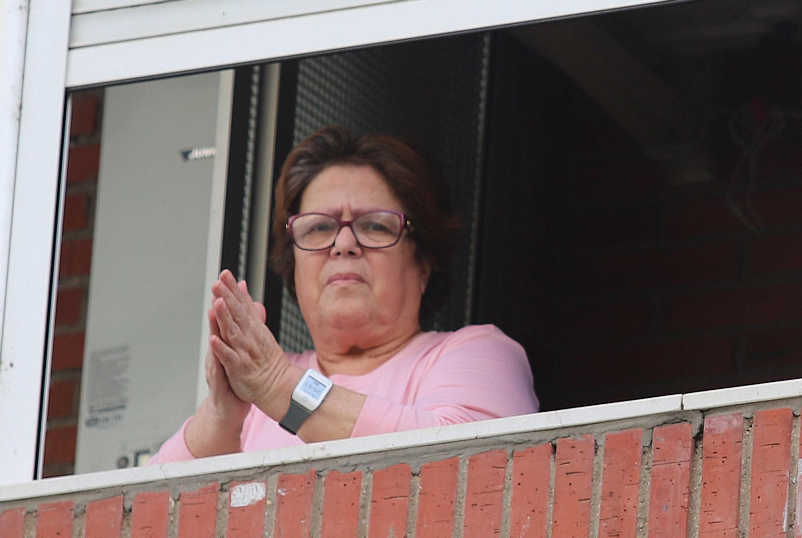 Imágenes del homenaje a los sanitarios de los vecinos de los Rosales