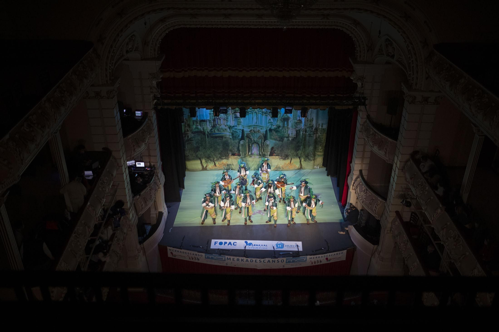 Imágenes de la actuación de la comparsa de Sevilla 'Ciudad Esmeralda' en el Carnaval Colombino