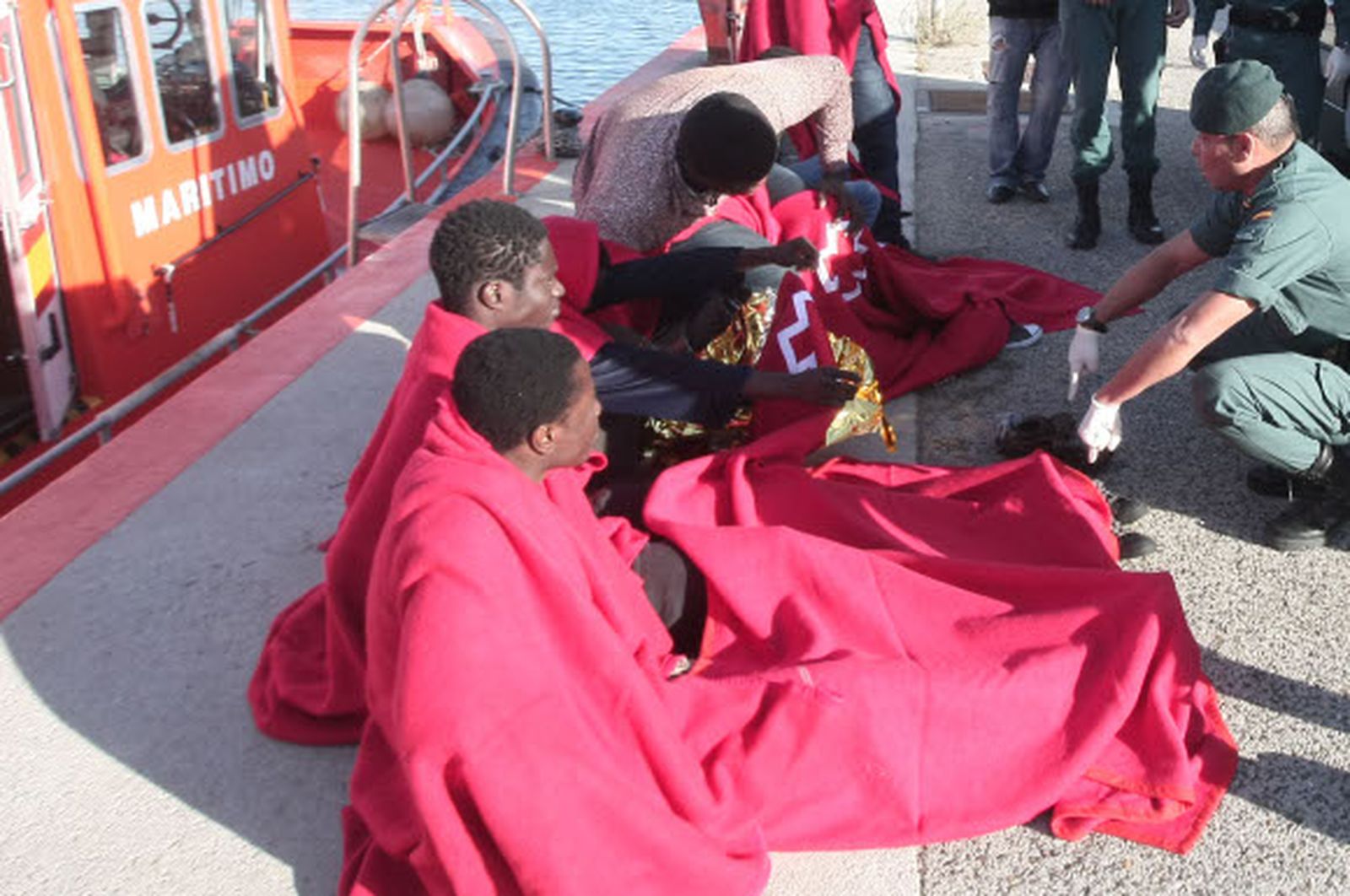 Rescatados 27 inmigrantes que trataban de cruzar el Estrecho en tres pateras