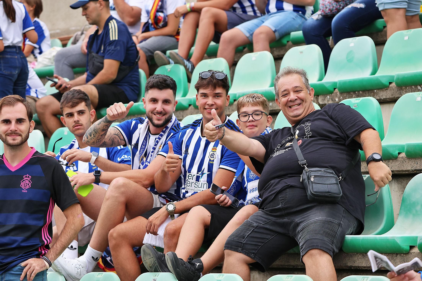 Búscate en las gradas del Betis Deportivo-Recreativo de Huelva