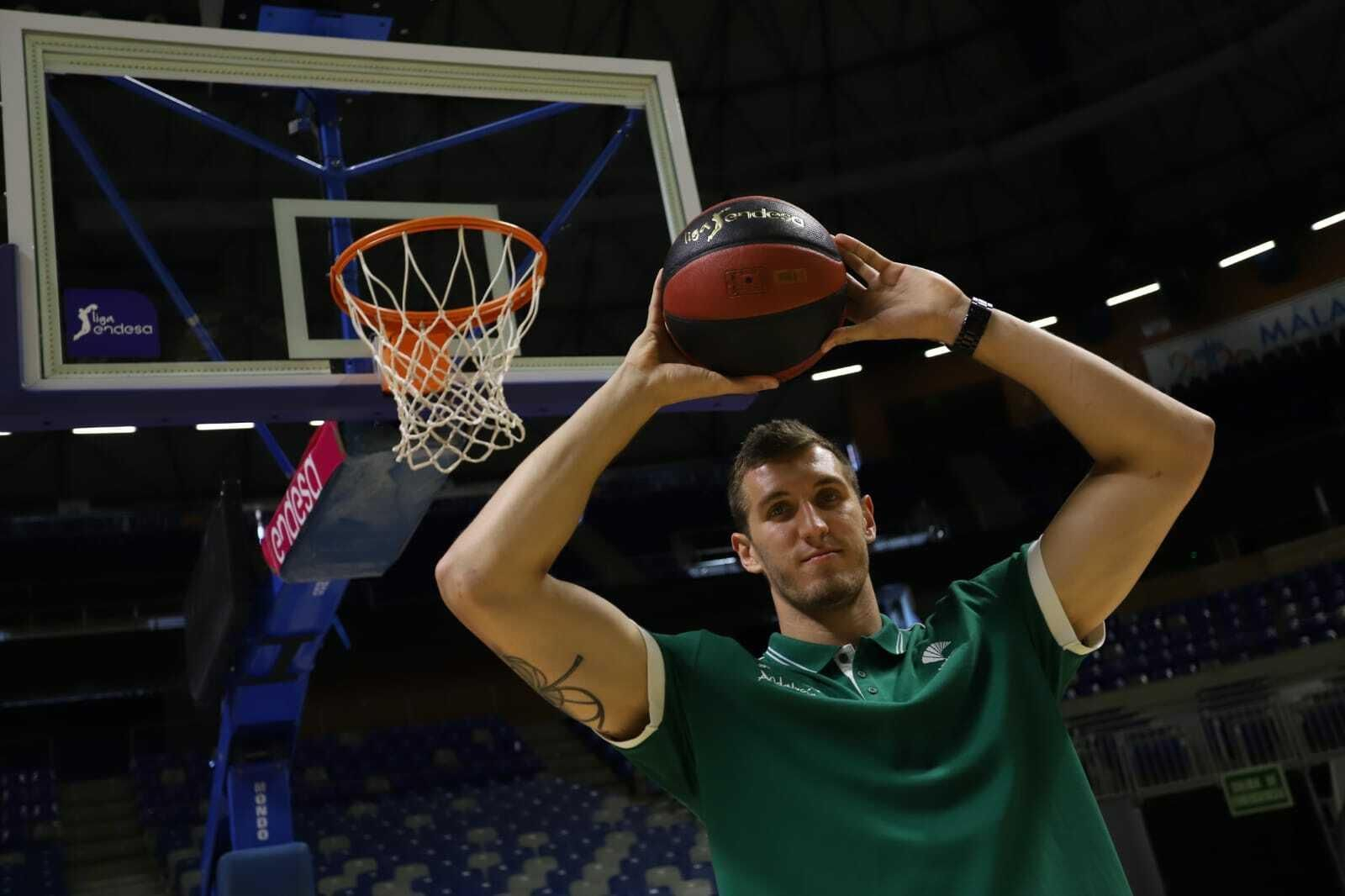 Las fotos de la presentación de Rubén Guerrero con el Unicaja