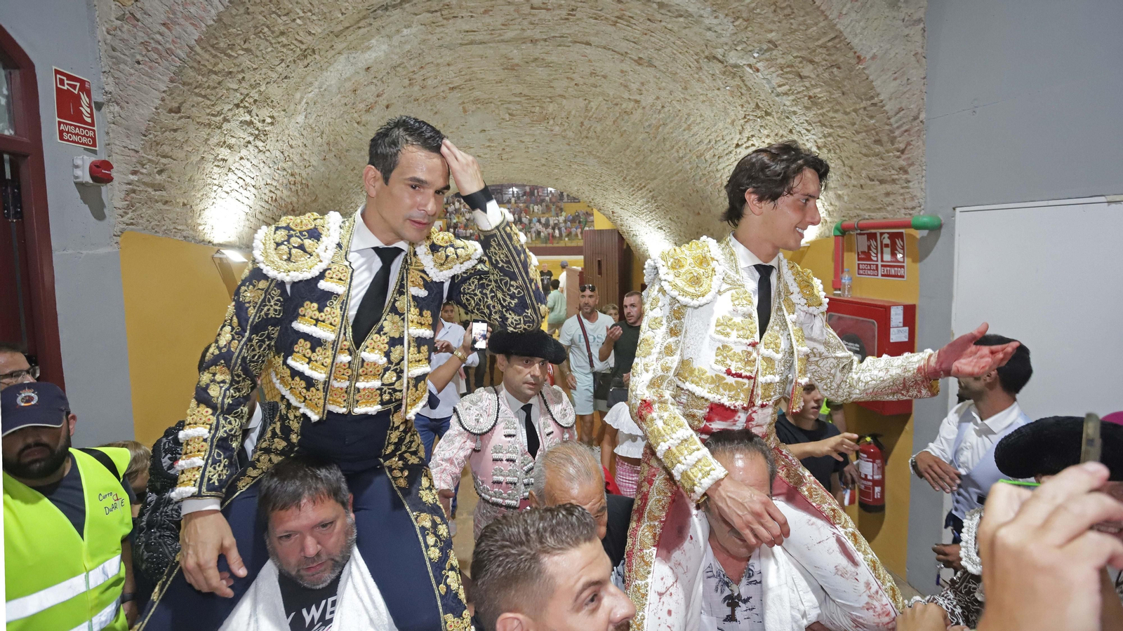 Fotos de la corrida del jueves de la Feria de La Línea: Diego Ventura, José María Manzanares y Roca Rey
