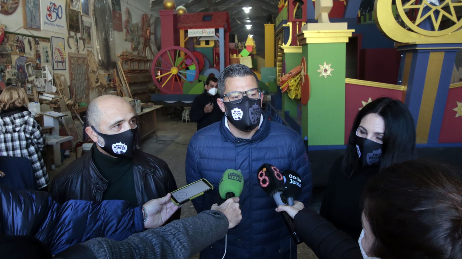 Visita de sus Majestades al taller de fiestas del ayuntamiento de Jerez