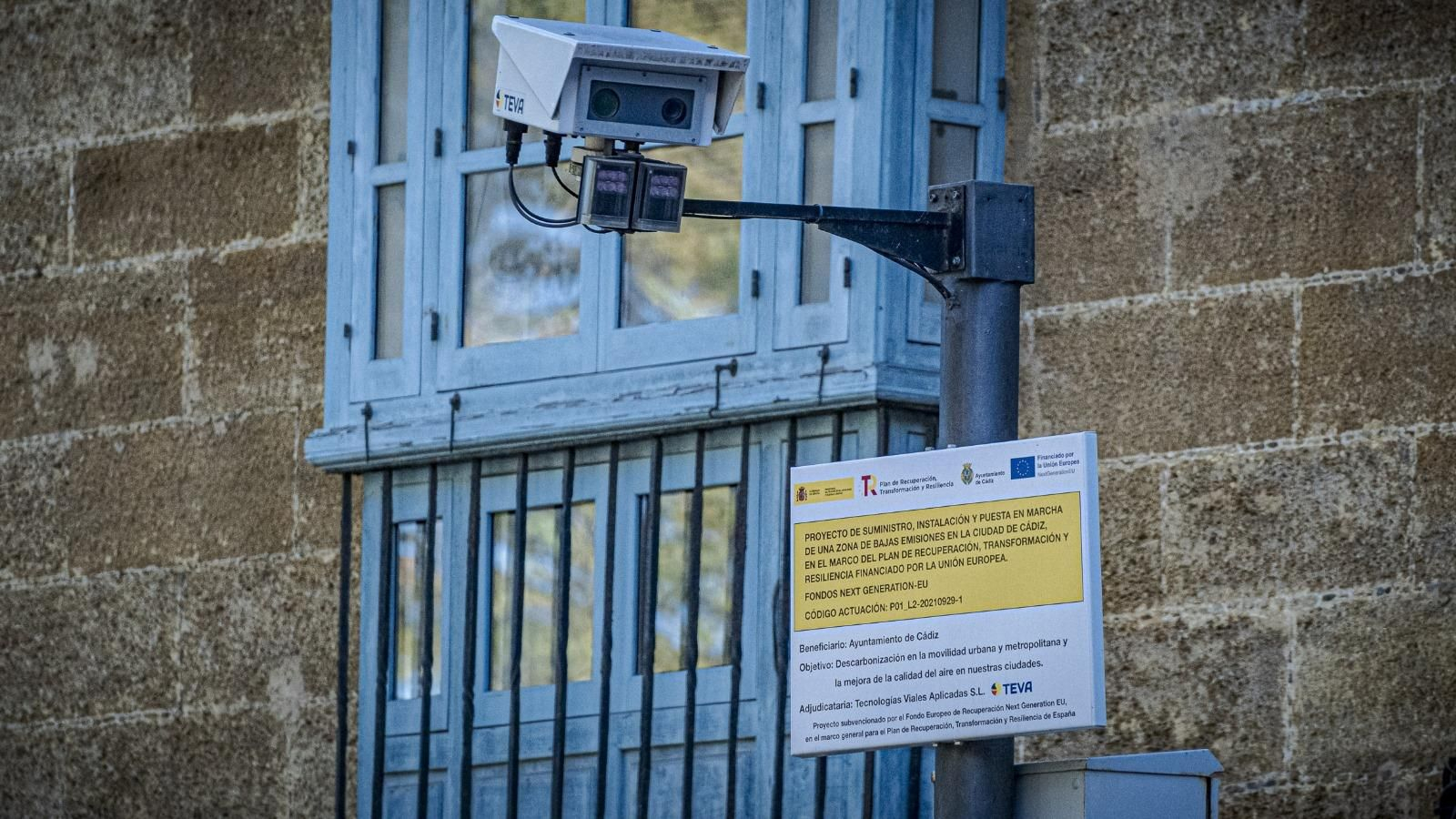 Una de las cámaras de la Zona de Bajas Emisiones de Cádiz