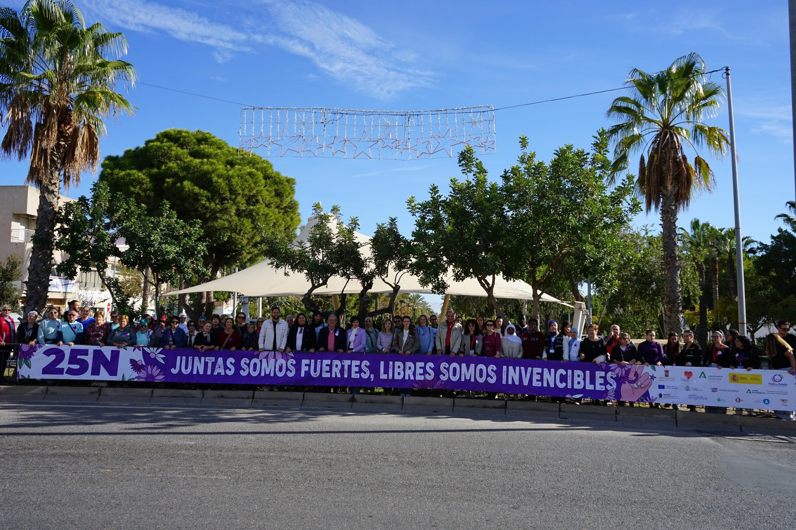 Una gran pancarta encabezaba la manifestación.