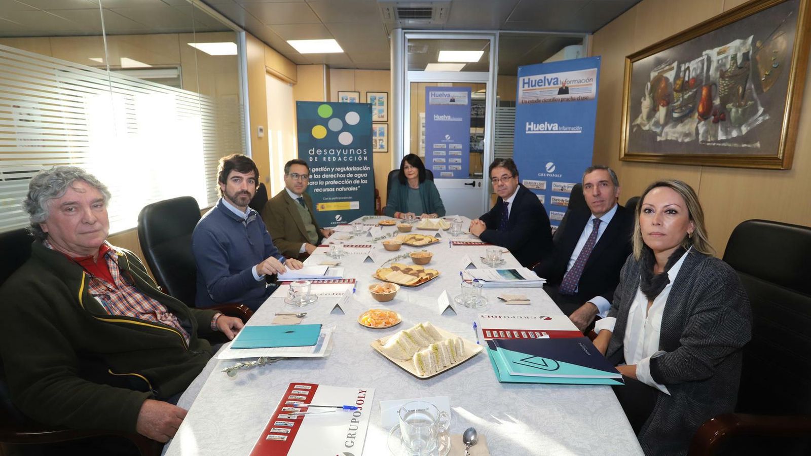 Los ponentes en la mesa redonda sobre la gestión y regularización del agua.