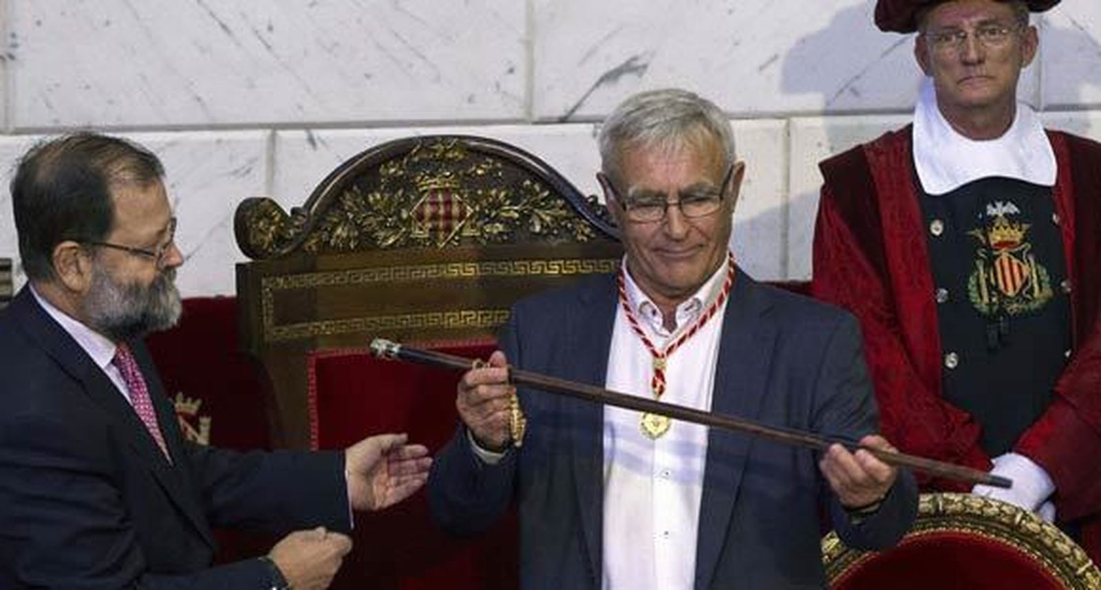 Joan Ribó, de Compromís, nuevo alcalde de Valencia en un Pleno sin Barberá