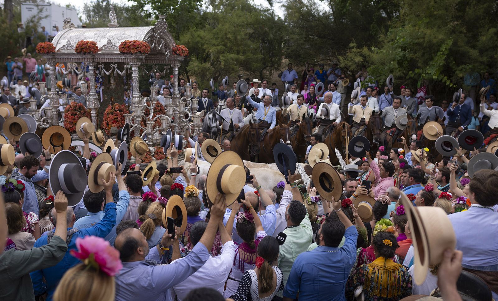 El paso de Triana y Sevilla por el Vado del Quema, en imágenes