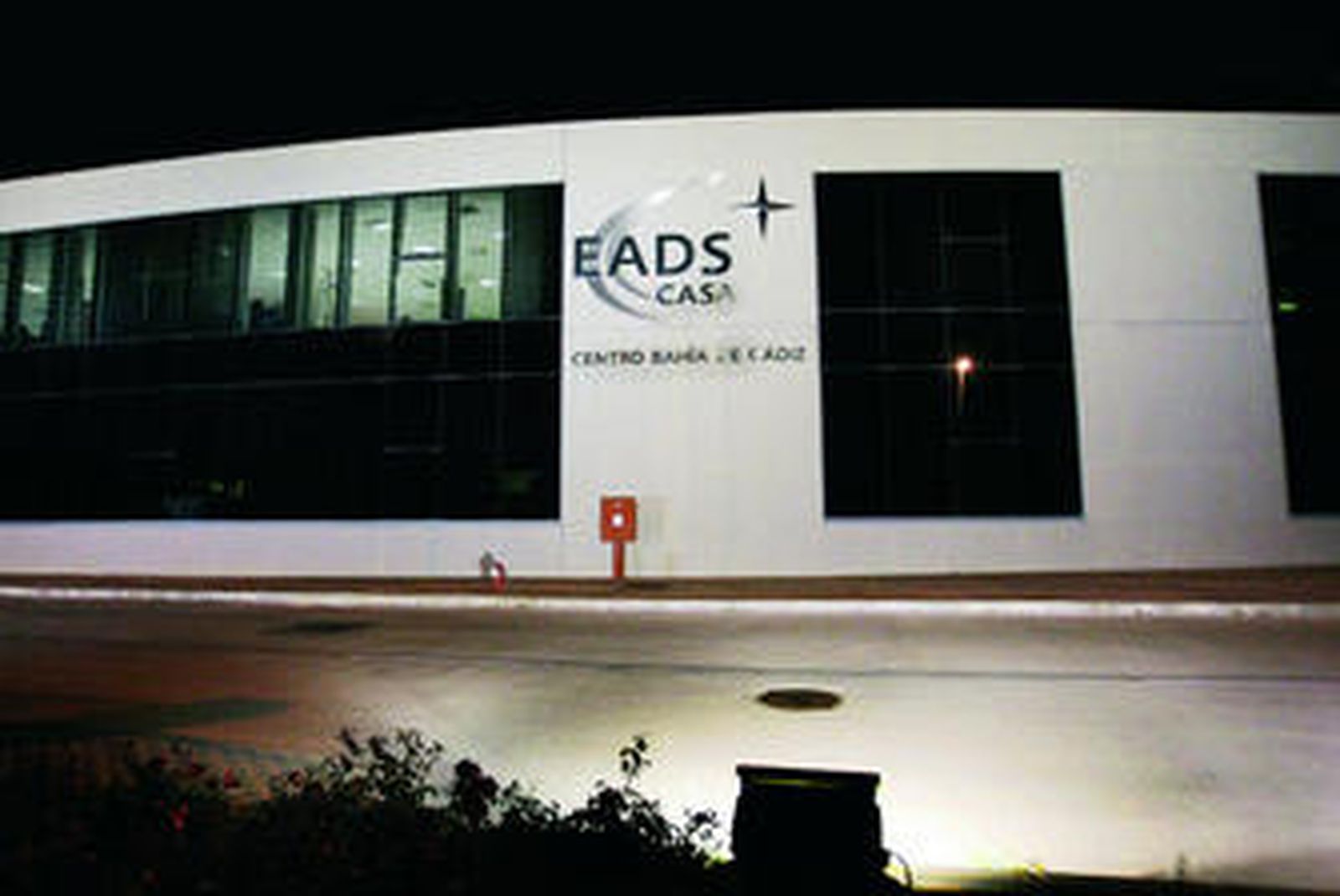 Fachada de la planta de la antigua EADS-CASA en el parque Tecnobahía de El Puerto de Santa María.