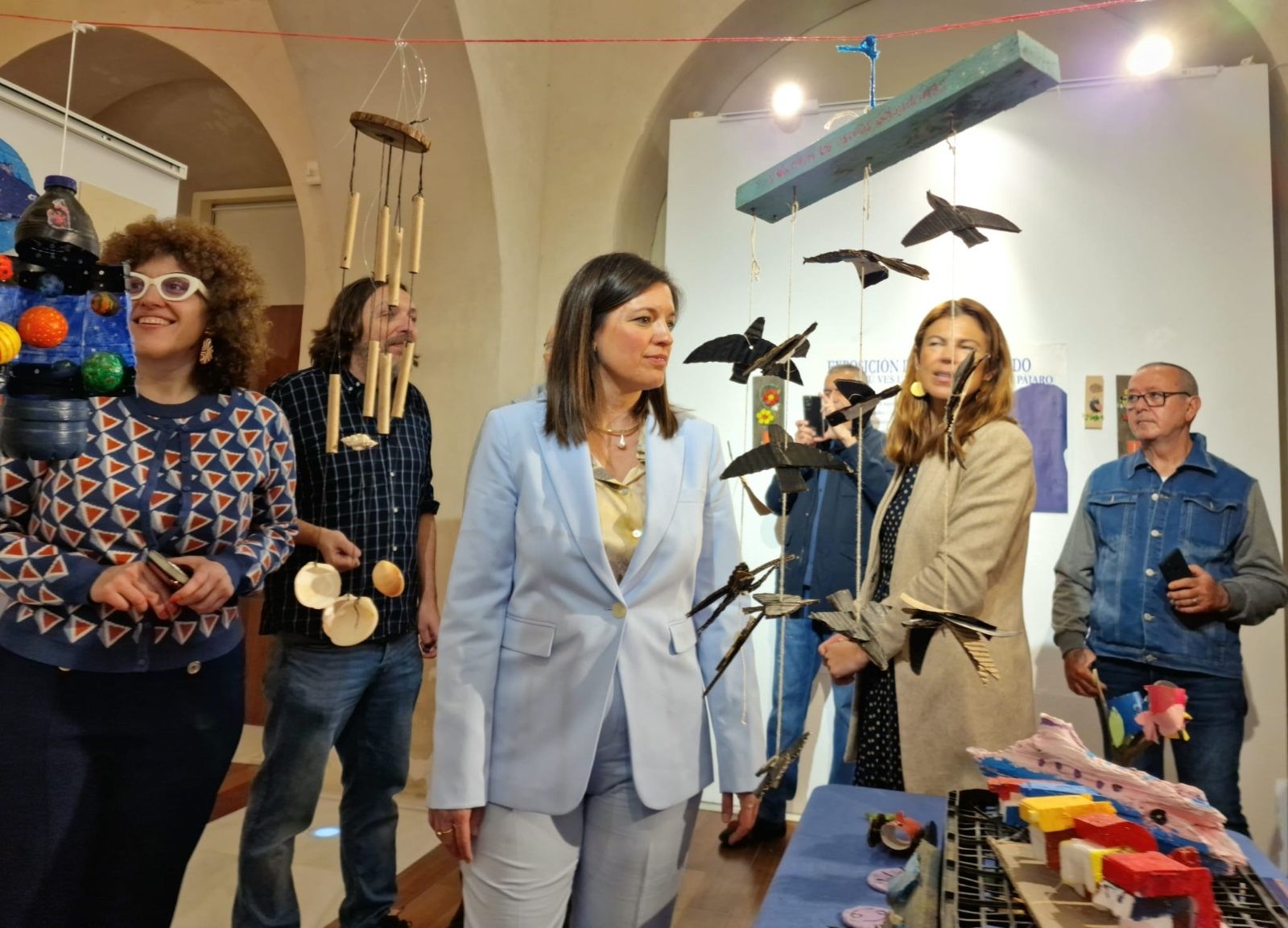 Visita de la alcaldesa y concejalas del gobierno a la muestra de Afemen en el Castillo de San Romualdo.