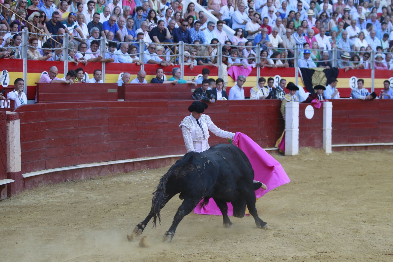 Imágenes del triunfo del torero almeriense Jorge Martínez el día de su alternativa