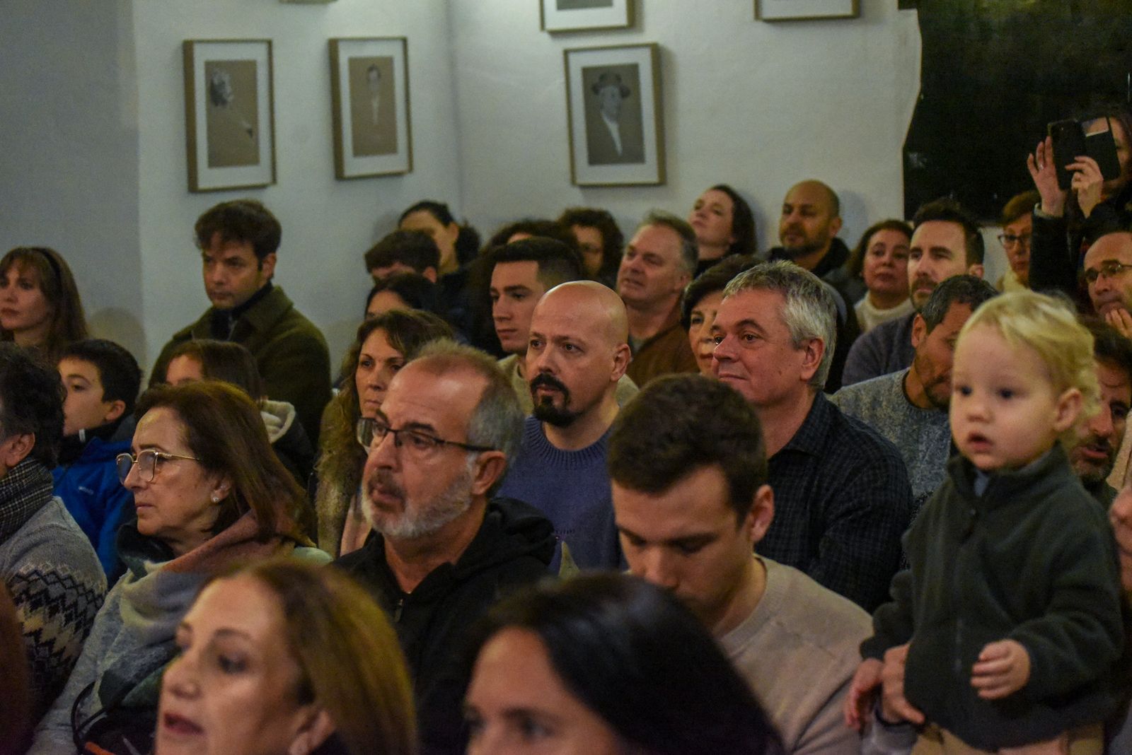 Una zambomba llena de flamenco la Navidad cordobesa en la Posada del Potro, en fotos