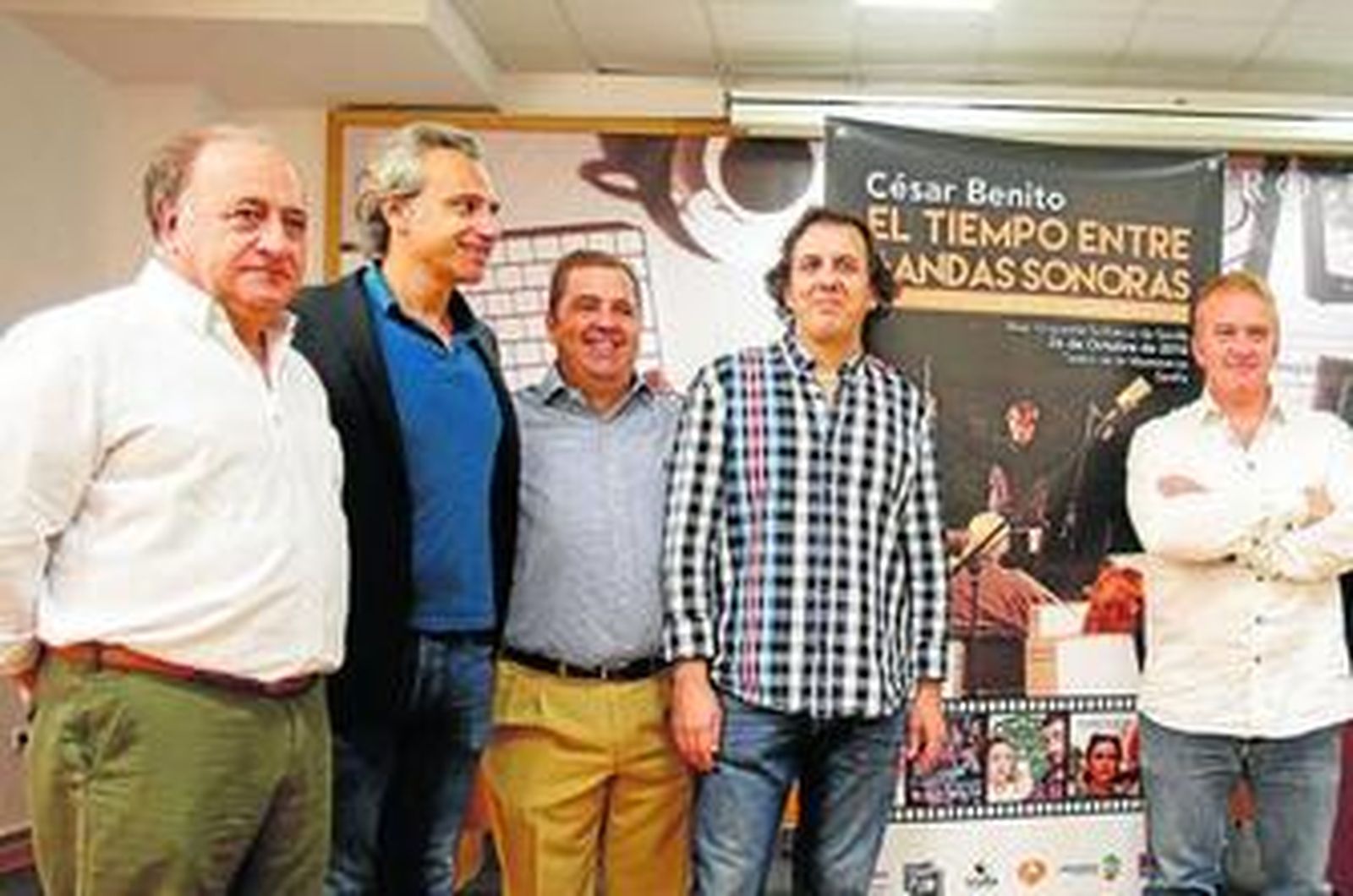 César Benito, en el centro, durante la presentación del concierto 'El tiempo entre bandas sonoras'.