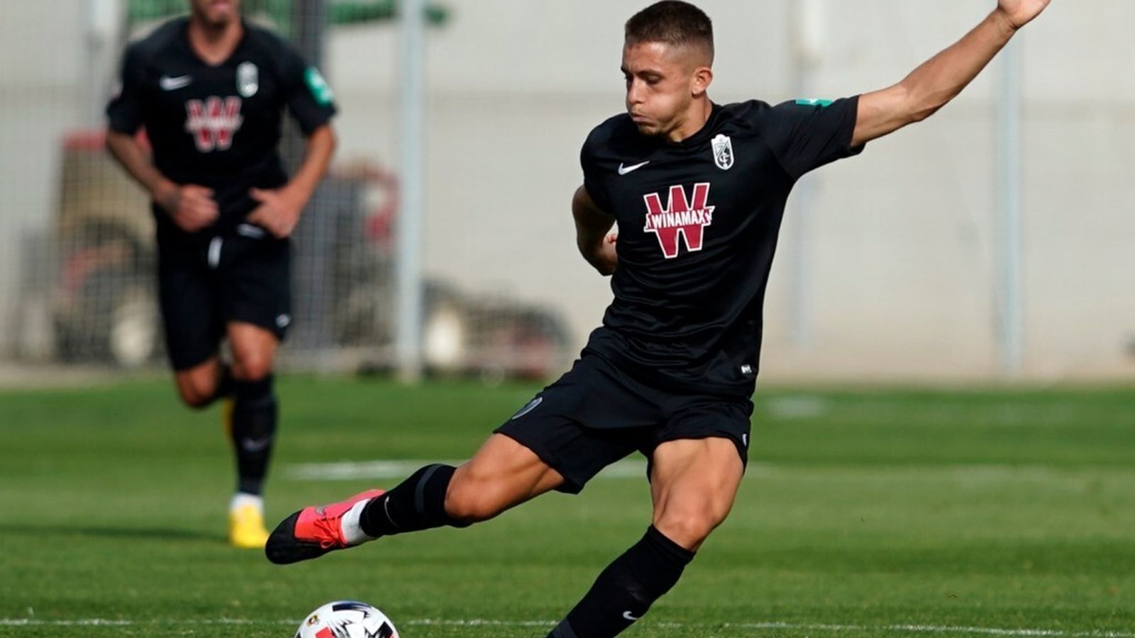 Isma Ruiz debe seguir creciendo en el filial rojiblanco.