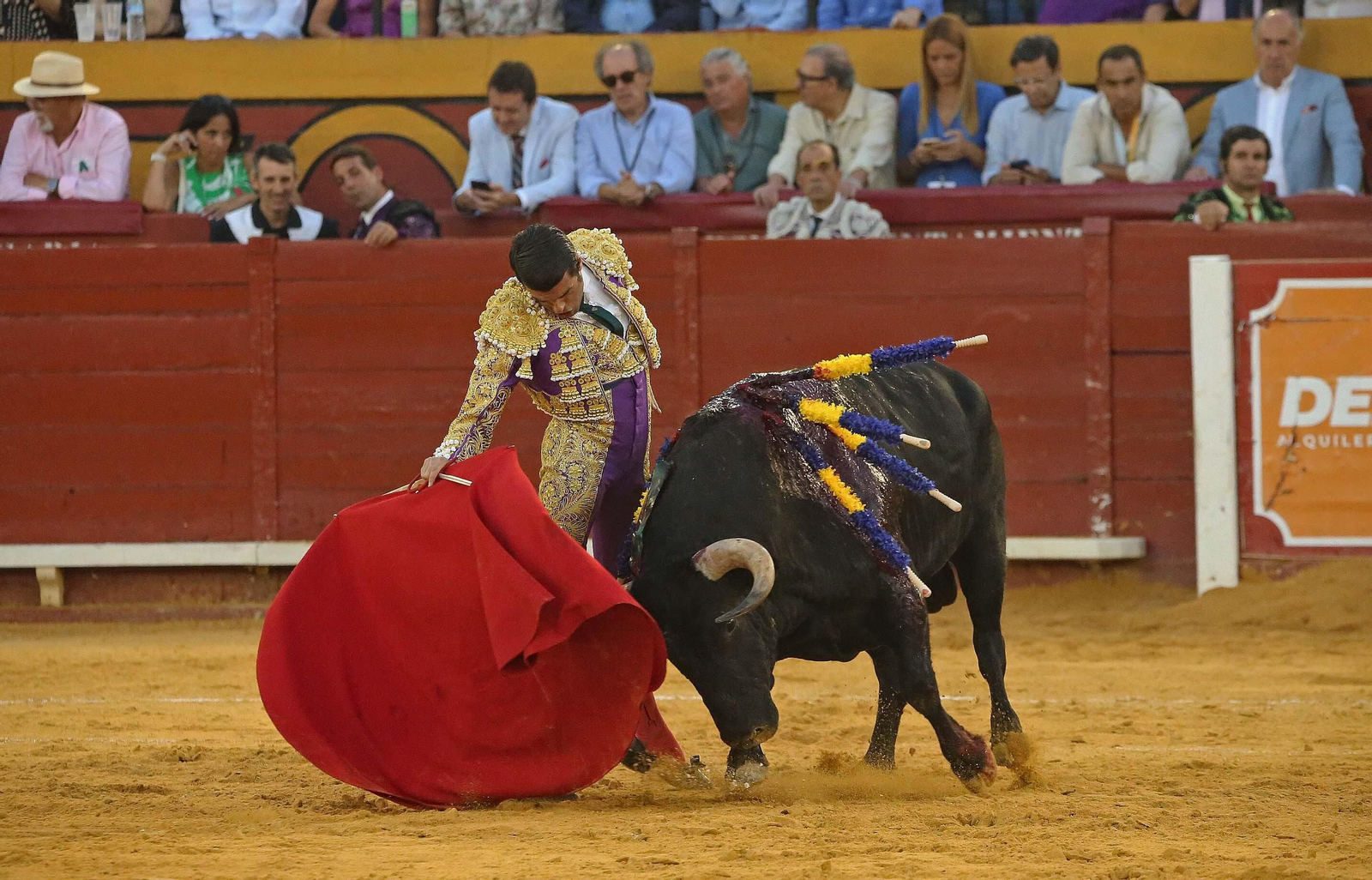 Fotos de la corrida del viernes de la Feria Taurina de Algeciras 2023: Morante de la Puebla, Emilio de Justo y David Galván