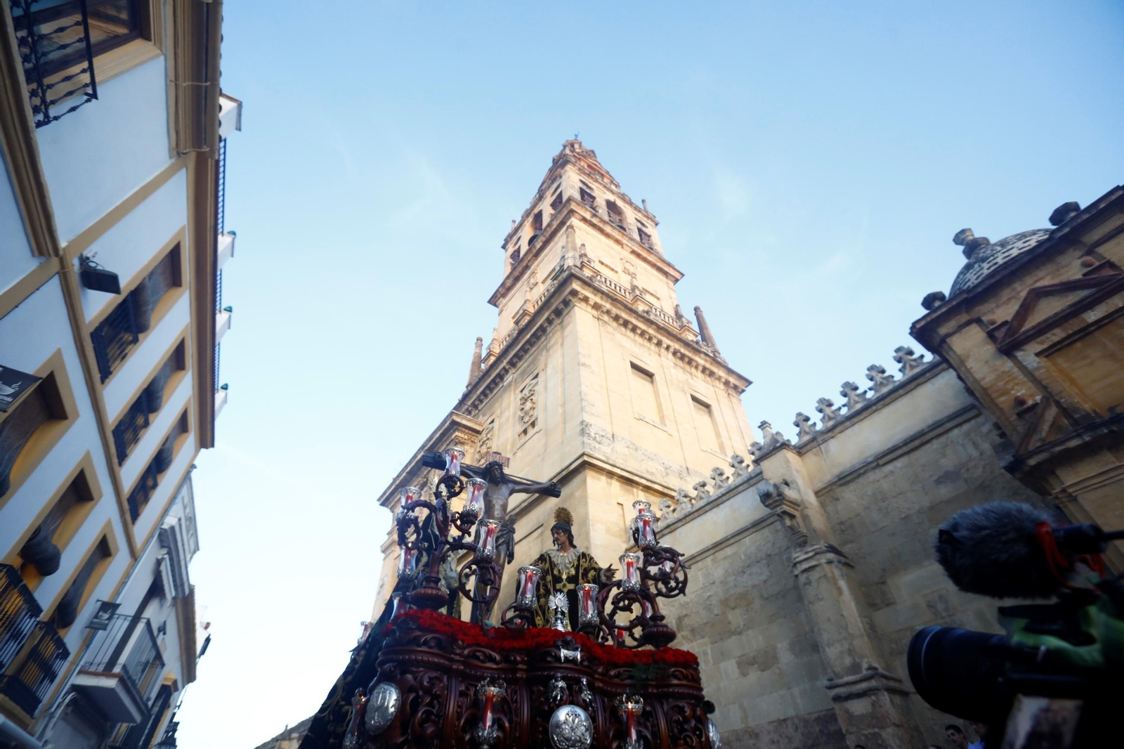 Las mejores fotos de los traslados de regreso de las hermandades tras el Magno Vía Crucis de Córdoba