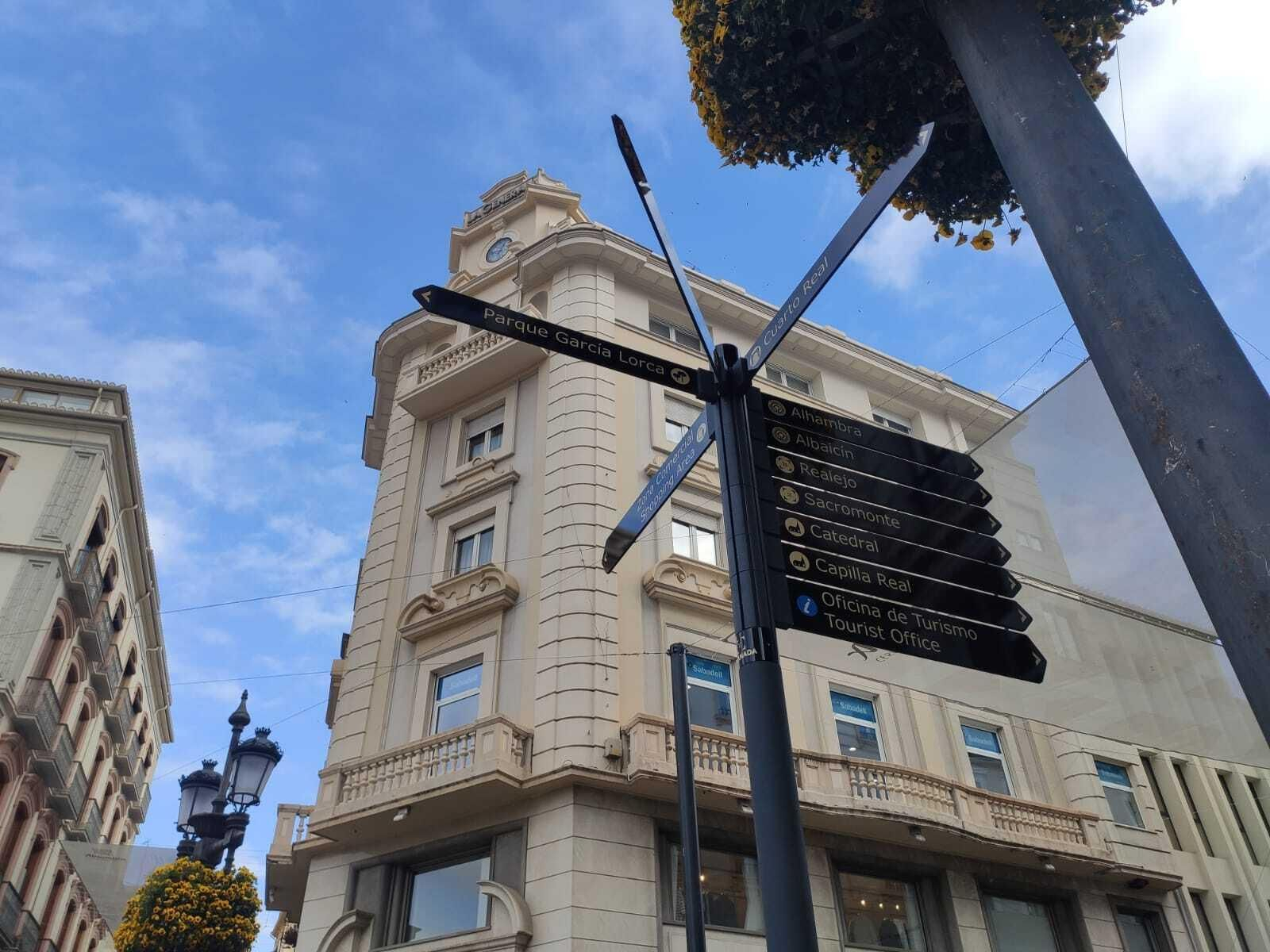 Nueva señalización turística en el Centro y el Albaicín