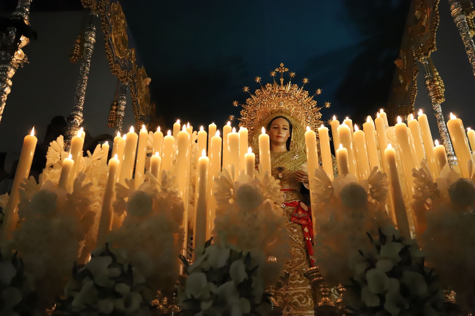 Las mejores imágenes de la hermandad de la Borriquita  de Huelva en el domingo de ramos 2019