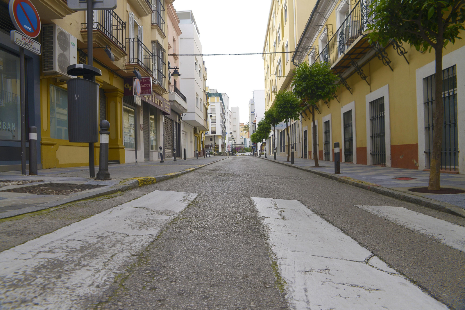 Fotos de las calles de Algeciras ern pleno confinamiento