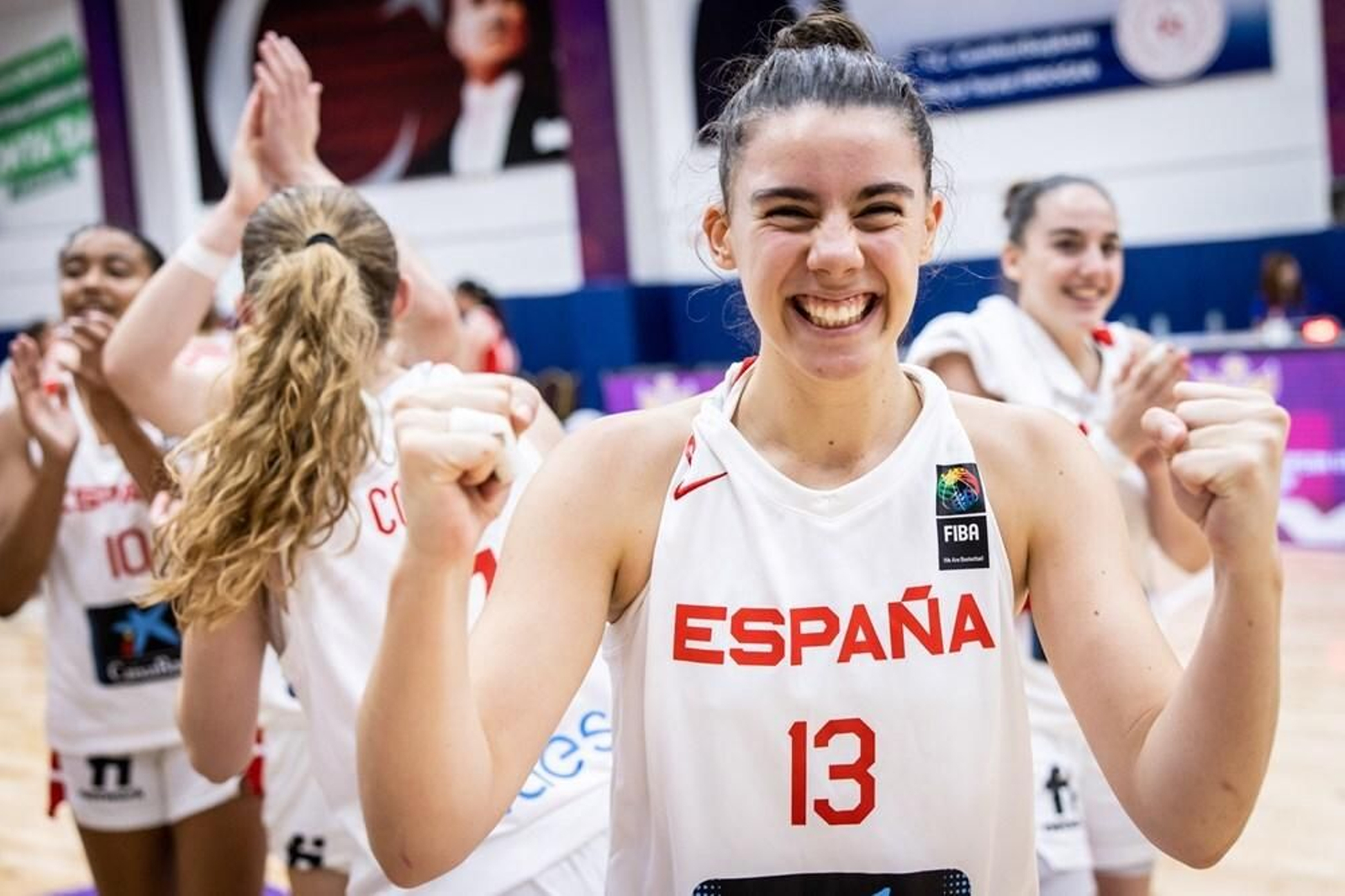 Carla Viegas celebra.