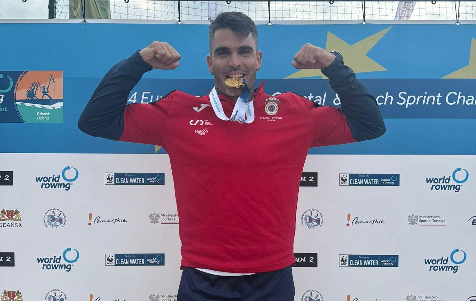 Adrián Miramón, con la medalla de oro.