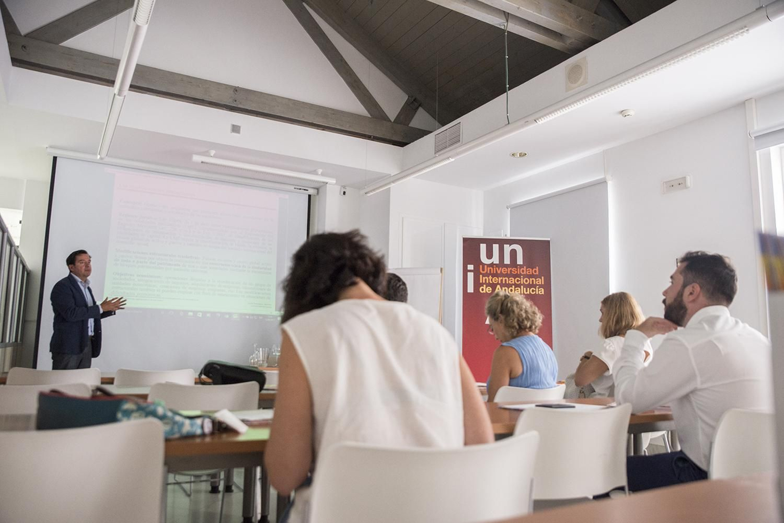 El profesor de la UAL Carlos Vargas Vasserot, durante su intervención en la Universidad Internacional de Andalucía.