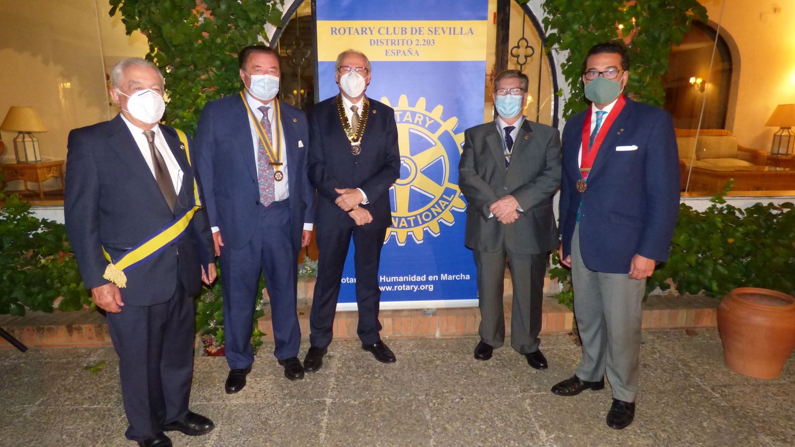 De izquierda a derecha Dimas Rizzo (Macero); Carlos Gómez (Vicepresidente); Manuel Ortiz (Presidente); José Luis Sánchez Quiñones (Secretario); y Enrique Olivares (Tesorero).