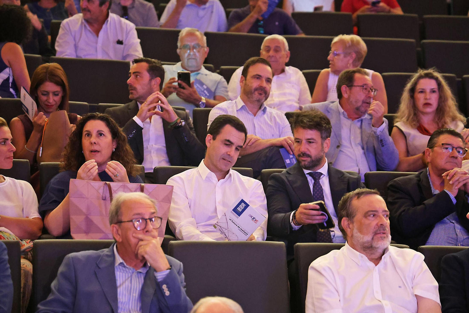 Imágenes de la presentación de la memoria anual de la Asociación de Industrias Químicas, Básicas y Energéticas de Huelva (Aiqbe)