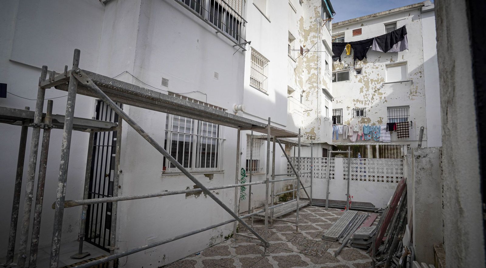 Icovesa, una barriada de Jerez "en la UCI"