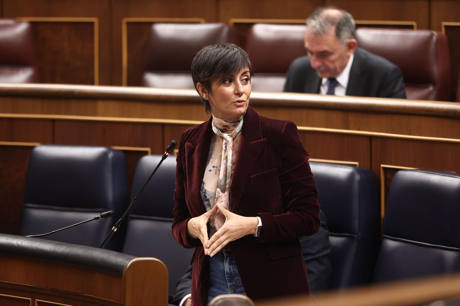 La ministra de Vivienda y Agenda Urbana, Isabel Rodríguez, interviene durante una sesión de control al Gobierno.