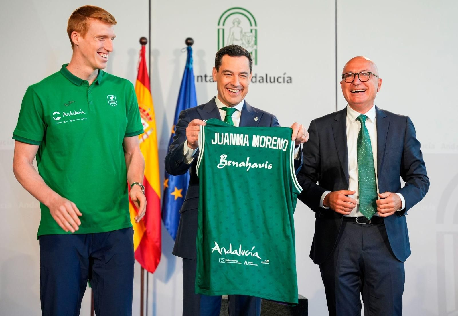 La recepción de Juanma Moreno al Unicaja en San Telmo, en fotos